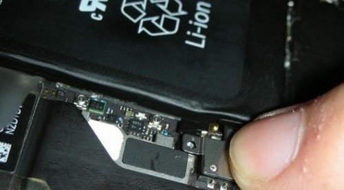 自己動(dòng)手為iPhone 4s換電池的圖解教程_綠色資源網(wǎng)
